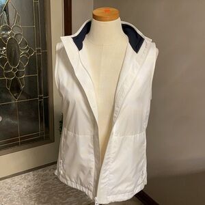 Talbots  women’s white weatherproof zipped Velcro closure vest White relaxed XS